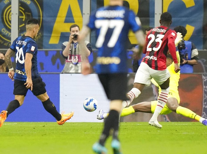 AC Milan's Theo Hernandez, left, and Inter Milan's Milan Skriniar vie for the ball during an Italian Cup semifinal, second leg, soccer match between Inter Milan and AC Milan, at the San Siro stadium, in Milan, Italy, Tuesday, April 19, 2022. (AP Photo/Luca Bruno)
