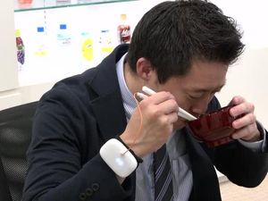 Inovasi Ilmuwan Jepang Bikin Sumpit Penambah Rasa Inovasi Ilmuwan Jepang Bikin Sumpit Penambah Rasa