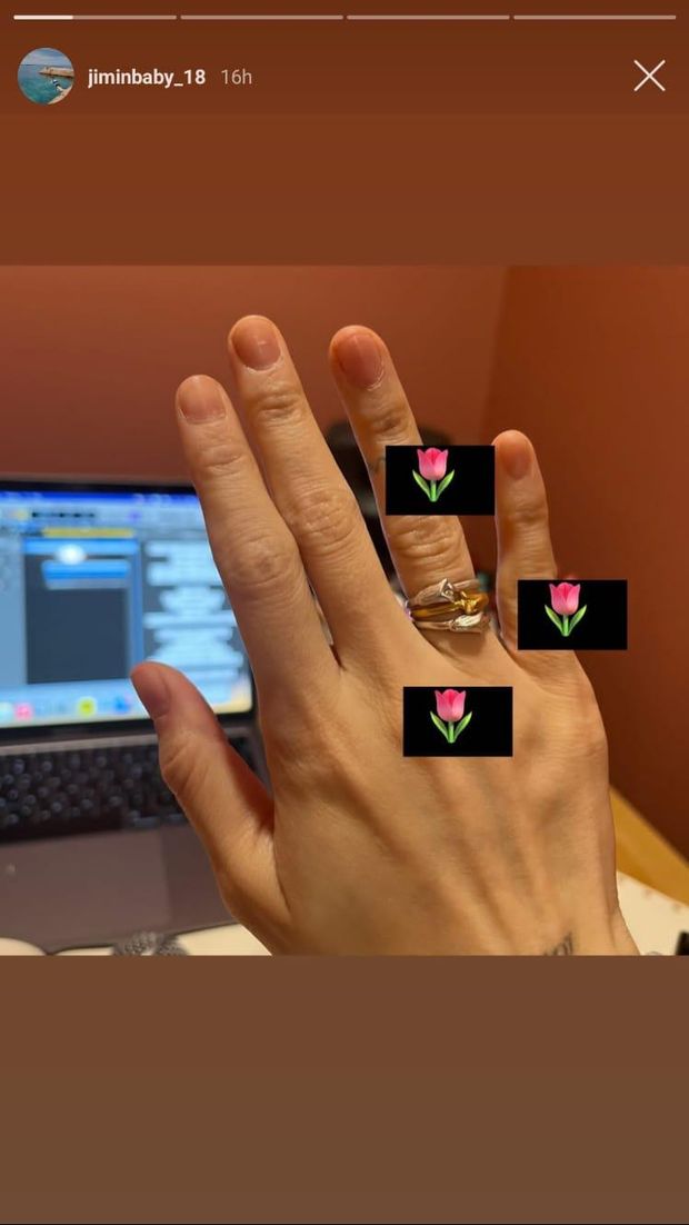 Jimin eks AOA pamer mengenakan cincin di jari manis kanannya