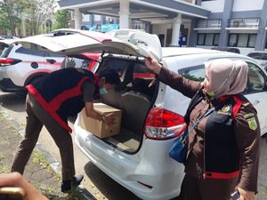 Jaksa Geledah Pemkot Serang soal Dugaan Korupsi Revitaliasi Sentra IKM Jaksa Geledah Pemkot Serang soal Dugaan Korupsi Revitaliasi Sentra IKM