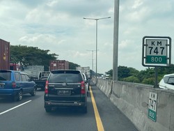 Tol Sidoarjo-Waru Sempat Macet Dampak Rombongan RI 1 Lewat