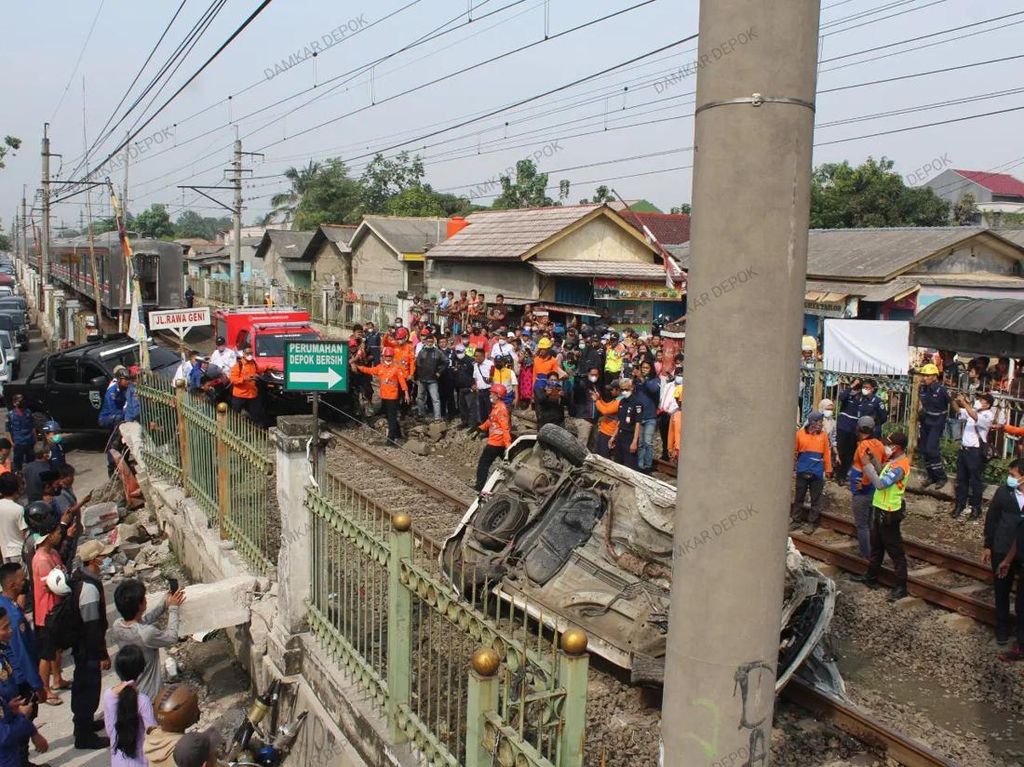 Kecelakaan Kereta di Depok: Lewat Perlintasan Kereta Jangan Asal Terobos, Ada Tata Caranya