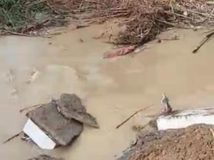 12 Kuburan di TPU Kristen Medan Ambles Diterjang Air Sungai