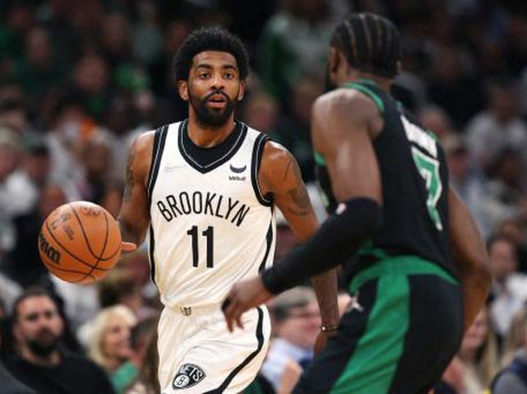 Kyrie Irving Didenda Rp 719 Juta karena Berseteru dengan Fans Kyrie Irving Didenda Rp 719 Juta karena Berseteru dengan Fans