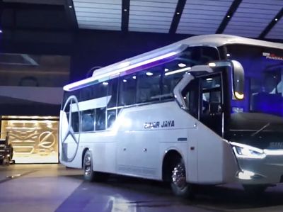Penampakan Bus Suites Combi Sinar Jaya Garapan Laksana
