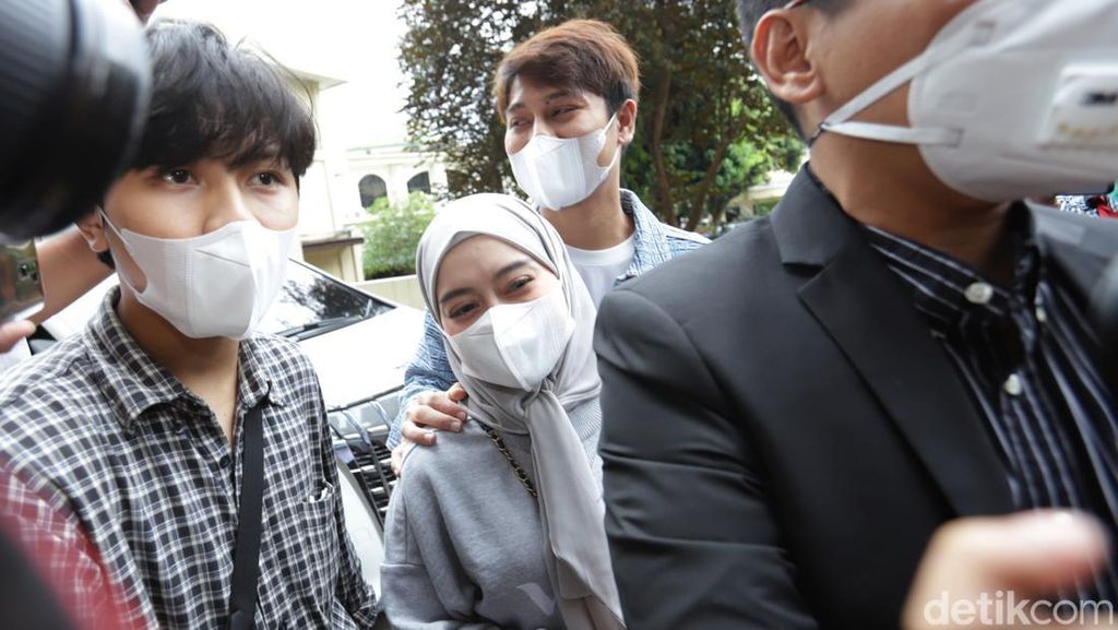 Potret Rizky Billar dan Lesti Kejora Dipanggil Polisi Terkait Kasus DNA Pro Potret Rizky Billar dan Lesti Kejora Dipanggil Polisi Terkait Kasus DNA Pro