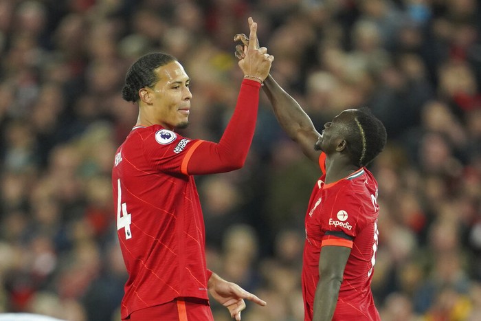 Liverpools Sadio Mane, right, vies for the ball with Manchester Uniteds Aaron Wan-Bissaka during the English Premier League soccer match between Liverpool and Manchester United at Anfield stadium in Liverpool, England, Tuesday, April 19, 2022. (AP Photo/Jon Super)
