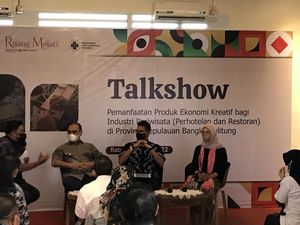 Sandiaga Ajak Pemudik Belanja Produk Lokal