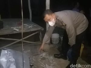 Kades Sebut TNI AL Siap Ganti Rugi 3 Rumah Rusak Akibat Ledakan Mortir Kades Sebut TNI AL Siap Ganti Rugi 3 Rumah Rusak Akibat Ledakan Mortir