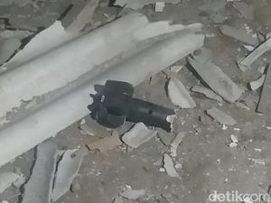 Saat Ledakan Mortir Nyasar Rusak 3 Rumah Warga Pasuruan Saat Ledakan Mortir Nyasar Rusak 3 Rumah Warga Pasuruan