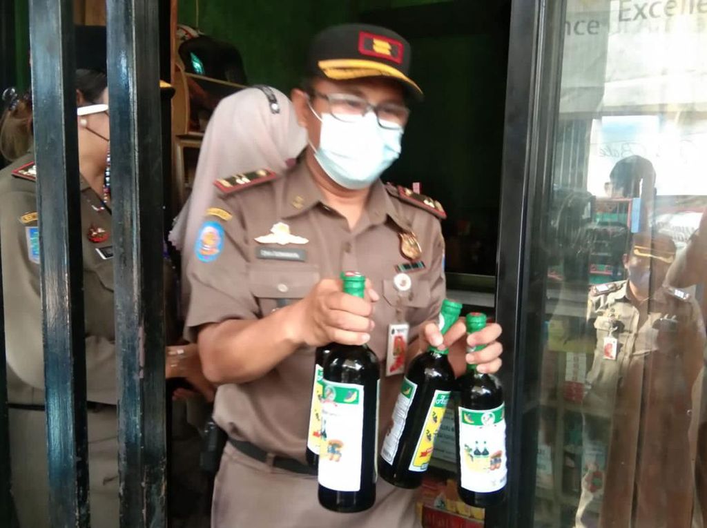 Operasi Miras, Satpol PP Sita 193 Botol Miras di Koja Jakut Operasi Miras, Satpol PP Sita 193 Botol Miras di Koja Jakut