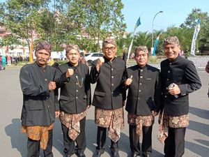 Pangsi, Pakaian Adat Jawa Barat yang Kaya Filosofi Pangsi, Pakaian Adat Jawa Barat yang Kaya Filosofi