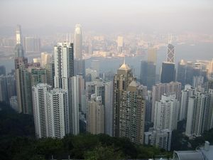 Pembatasan COVID-19 Ketat, Warga Hong Kong Ramai-ramai Eksodus ke Singapura