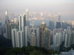 Pembatasan COVID-19 Ketat, Warga Hong Kong Ramai-ramai Eksodus ke Singapura