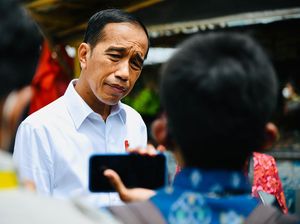 Harga Minyak Curah Sudah Disubsidi Masih Mahal, Jokowi: Ada Permainan!