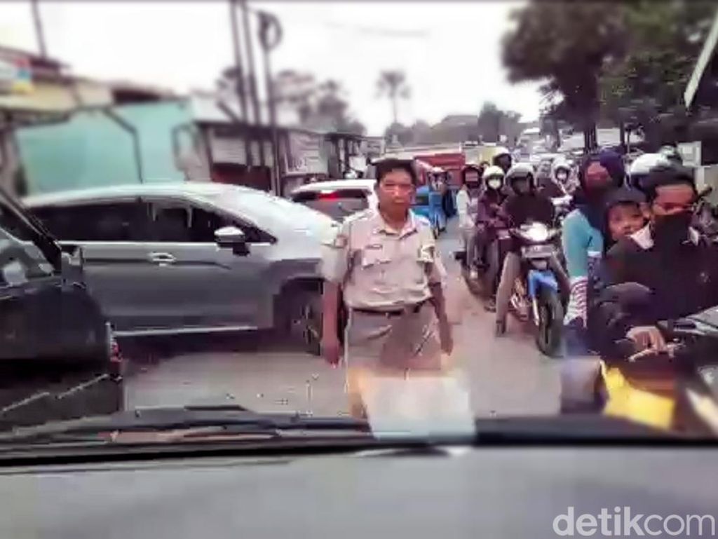 Viral ASN Halangi-Gebrak Ambulans Picu Reaksi Sopir dari Luar Sukabumi