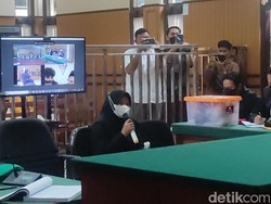 Tangis Ibunda Pecah di Persidangan Kasus Pria Arab Pembunuh Sarah