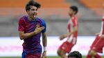 Sorak Sorai Barcelona U-18 Angkat Trofi di JIS Usai Juara IYC 2022