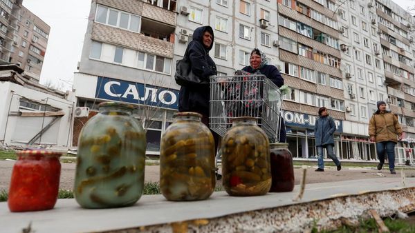 Pasar Darurat di Ukraina, Dikelilingi Bangunan Hancur Gegara Perang