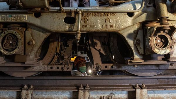 Tengok Perawatan Gerbong Kereta Api Hadapi Arus Mudik Lebaran