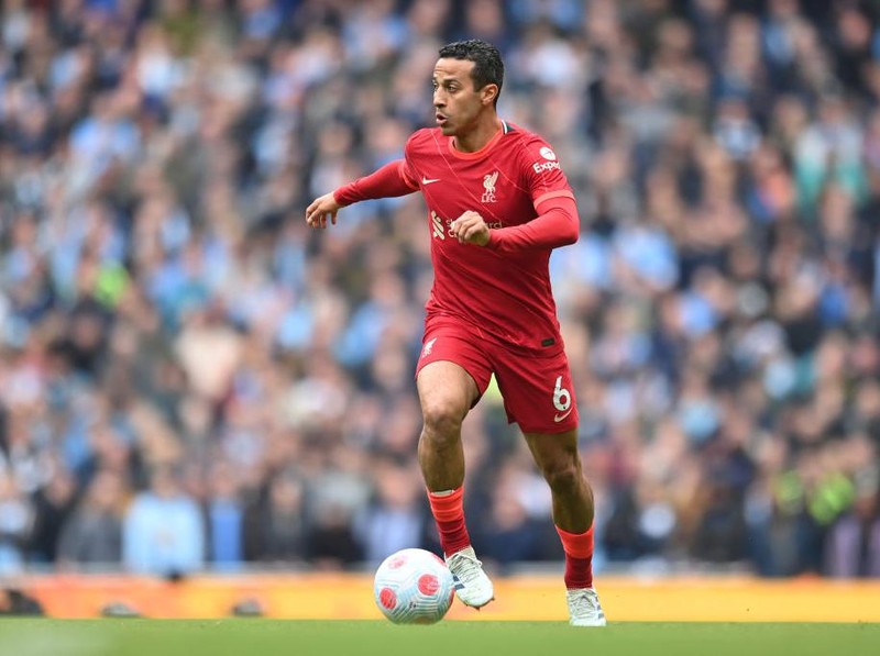 WOLVERHAMPTON, ENGLAND - DECEMBER 04: Thiago Alcantara of Liverpool celebrates their side's victory after the Premier League match between Wolverhampton Wanderers and Liverpool at Molineux on December 04, 2021 in Wolverhampton, England. (Photo by Laurence Griffiths/Getty Images)
