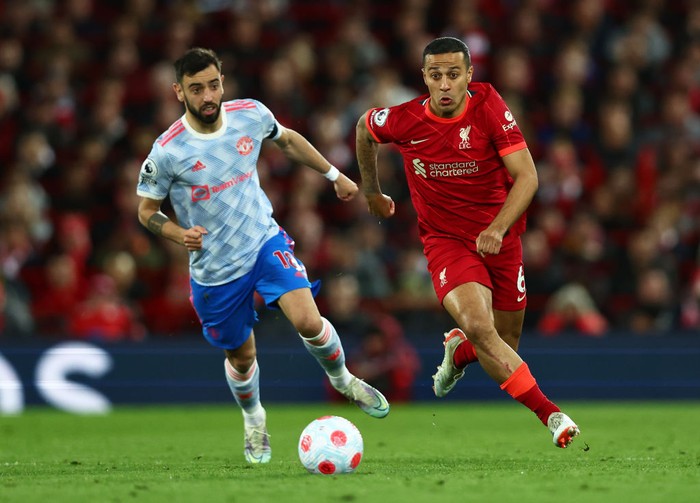WOLVERHAMPTON, ENGLAND - DECEMBER 04: Thiago Alcantara of Liverpool celebrates their side's victory after the Premier League match between Wolverhampton Wanderers and Liverpool at Molineux on December 04, 2021 in Wolverhampton, England. (Photo by Laurence Griffiths/Getty Images)