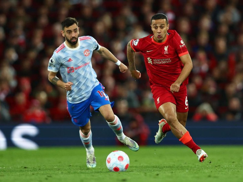 WOLVERHAMPTON, ENGLAND - DECEMBER 04: Thiago Alcantara of Liverpool celebrates their side's victory after the Premier League match between Wolverhampton Wanderers and Liverpool at Molineux on December 04, 2021 in Wolverhampton, England. (Photo by Laurence Griffiths/Getty Images)