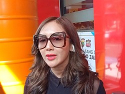 Ucie Sucita Tulus Bantu Korban Gempa Sumedang, Bukan untuk Nyaleg