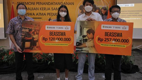 Unika Atma Jaya Beri Beasiswa untuk Mahasiswa Kurang Mampu
