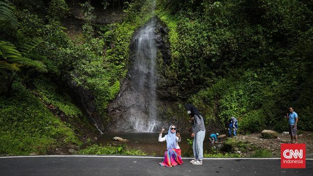 Suasana kawasan air terjun Curug Ceret Naringgul curug ini berlokasi di Jl. Ciwidey – Cidaun, Naringgul, Kabupaten Cianjur, Jawa Barat. CNN Indonesia/Safir Makki