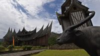 Lengkapi Perjalanan ke Sumbar dengan Mengunjungi Istana Ini