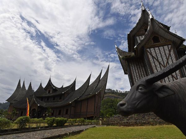 Lengkapi Perjalanan ke Sumbar dengan Mengunjungi Istana Ini
