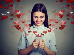 Mengapa Manusia Bisa Jatuh Cinta? Begini Penjelasan Ilmiahnya