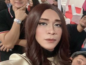 8 Foto Aming di Ultah Pernikahan Wendy Cagur, Tampil Seksi Berdandan Maksimal
