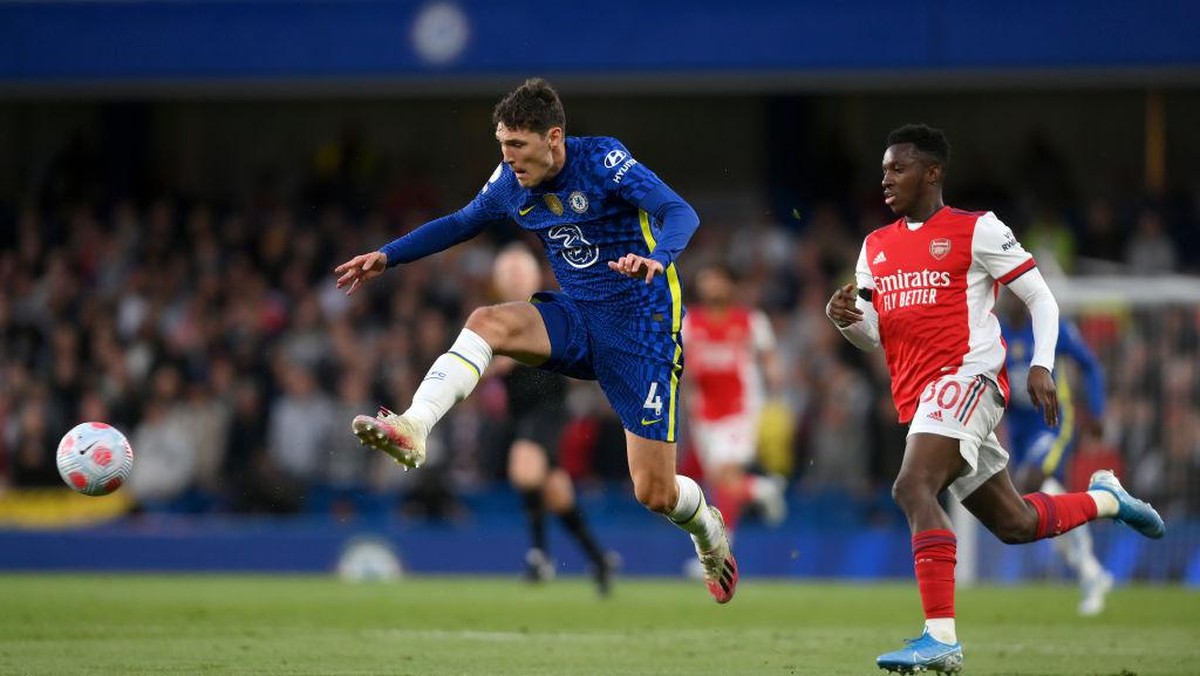 Blunder Andreas Christensen gara-gara buruknya lapangan (Getty Images/Mike Hewitt)
