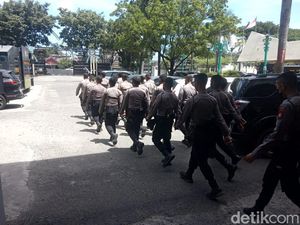 1.893 Personel Pengamanan Disiagakan Kawal Demo 21 April di Makassar 1.893 Personel Pengamanan Disiagakan Kawal Demo 21 April di Makassar