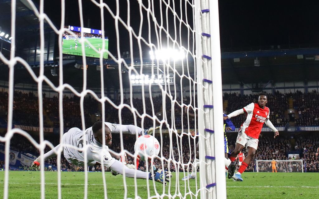 Soccer Football - Premier League - Chelsea v Arsenal - Stamford Bridge, London, Britain - April 20, 2022  Arsenal's Eddie Nketiah scores their first goal Action Images via Reuters/John Sibley EDITORIAL USE ONLY. No use with unauthorized audio, video, data, fixture lists, club/league logos or 'live' services. Online in-match use limited to 75 images, no video emulation. No use in betting, games or single club /league/player publications.  Please contact your account representative for further details.