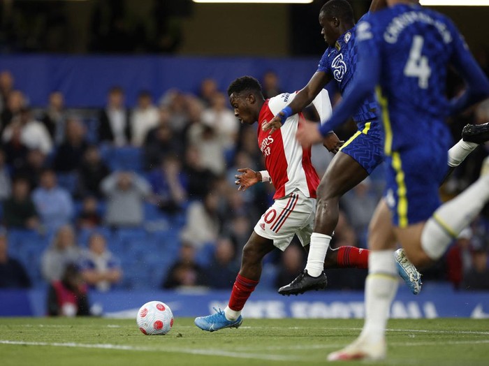 Soccer Football - Premier League - Chelsea v Arsenal - Stamford Bridge, London, Britain - April 20, 2022  Arsenal's Eddie Nketiah scores their first goal Action Images via Reuters/John Sibley EDITORIAL USE ONLY. No use with unauthorized audio, video, data, fixture lists, club/league logos or 'live' services. Online in-match use limited to 75 images, no video emulation. No use in betting, games or single club /league/player publications.  Please contact your account representative for further details.