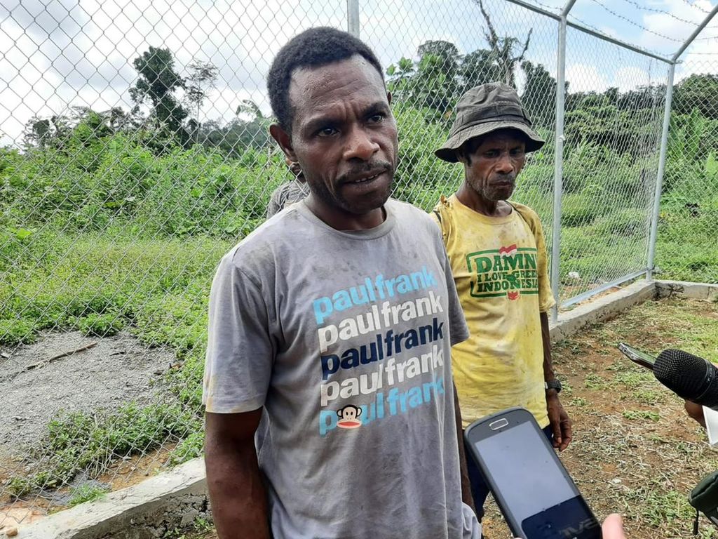 Senangnya Warga Pedalaman Papua Akses Internet 4G: Bisa Main Facebook