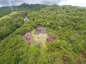 Medan Terjal, Tantangan Bangun Tower BTS di Pedalaman Papua