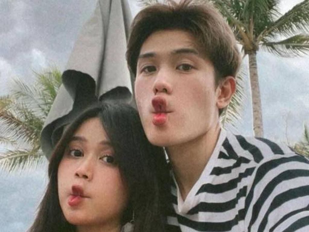 8 Foto Mesra Brisia Jodie & Julian Jacob Semasa Pacaran, Kini Pilih Putus 8 Foto Mesra Brisia Jodie & Julian Jacob Semasa Pacaran, Kini Pilih Putus