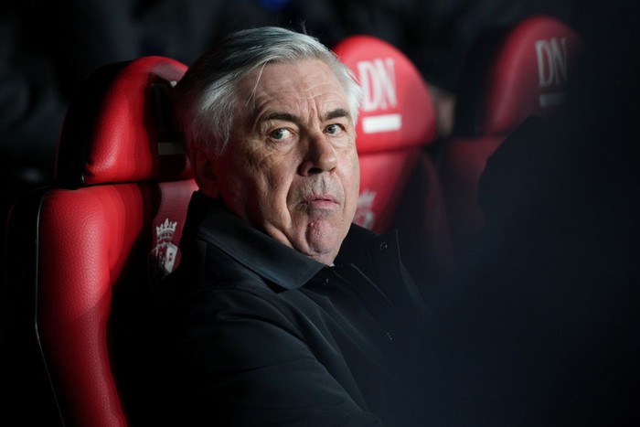 Carlo Ancelotti PAMPLONA, SPAIN - APRIL 20: Carlo Ancelotti, Head Coach of Real Madrid looks on prior to the LaLiga Santander match between CA Osasuna and Real Madrid CF at Estadio El Sadar on April 20, 2022 in Pamplona, Spain. (Photo by Juan Manuel Serrano Arce/Getty Images)