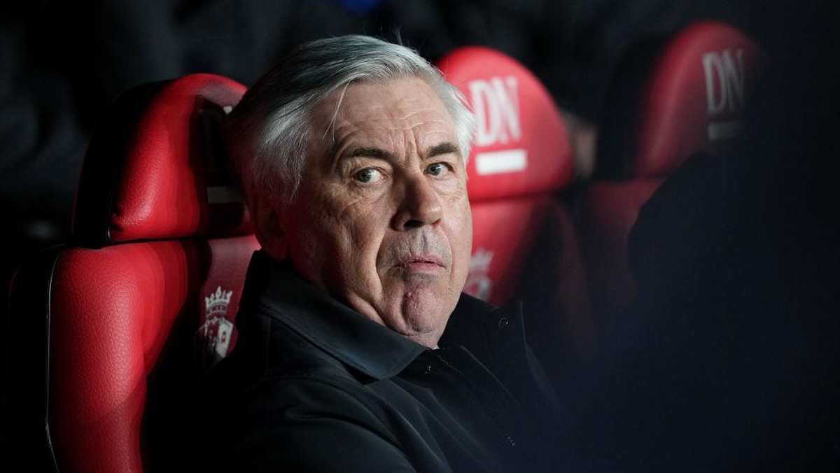 Pelatih Real Madrid Carlo Ancelotti menghormati keputusan Kylian Mbappe yang memilih bertahan di Paris Saint-Germain (Foto: Getty Images/Juan Manuel Serrano Arce)