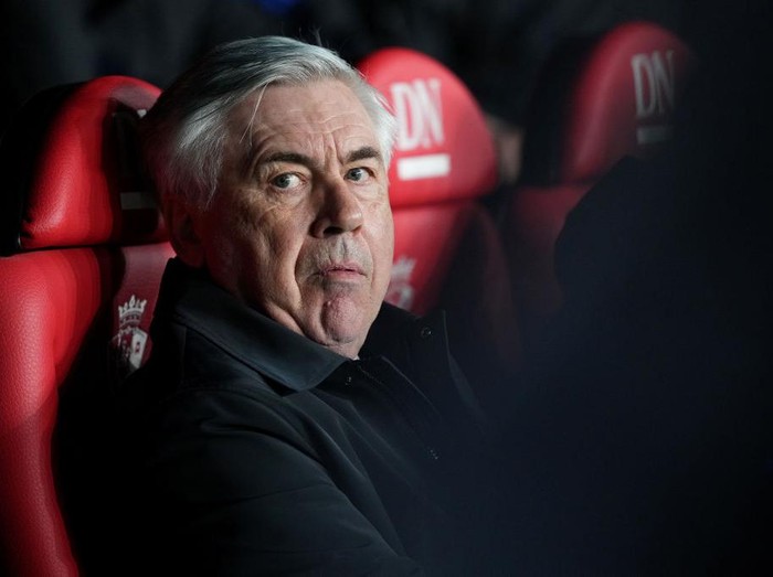 PAMPLONA, SPAIN - APRIL 20: Carlo Ancelotti, Head Coach of Real Madrid looks on prior to the LaLiga Santander match between CA Osasuna and Real Madrid CF at Estadio El Sadar on April 20, 2022 in Pamplona, Spain. (Photo by Juan Manuel Serrano Arce/Getty Images)