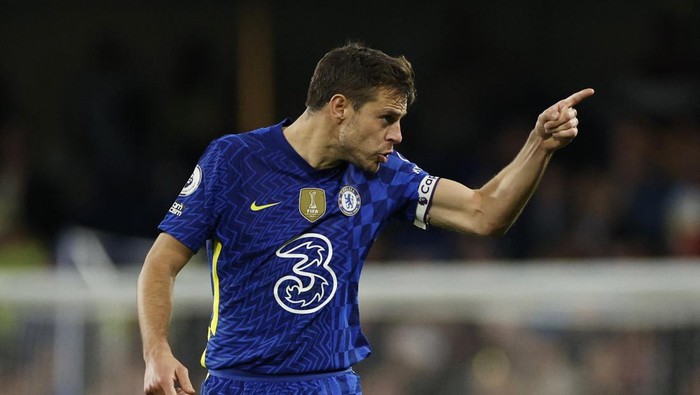 Soccer Football - Premier League - Chelsea v Arsenal - Stamford Bridge, London, Britain - April 20, 2022  Chelseas Cesar Azpilicueta reacts after the match Action Images via Reuters/John Sibley EDITORIAL USE ONLY. No use with unauthorized audio, video, data, fixture lists, club/league logos or live services. Online in-match use limited to 75 images, no video emulation. No use in betting, games or single club /league/player publications.  Please contact your account representative for further details.