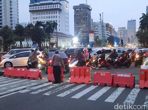 Massa Demo 21 April di Patung Kuda Bubar, Lalin ke Istana Masih Ditutup