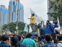 Demo di Patung Kuda, Mahasiswa Tolak Jabatan Presiden 3 Periode