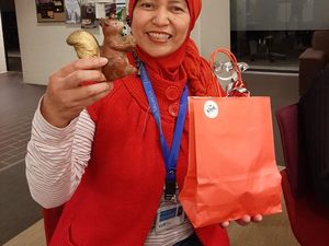 Dosen UNAIR Jadi Orang Indonesia Pertama yang Raih Golden Squirrel Tail di Belanda Dosen UNAIR Jadi Orang Indonesia Pertama yang Raih Golden Squirrel Tail di Belanda