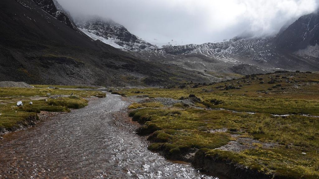 Kontroversi Wisata Bolivia di Tengah Gletser yang Sekarat
