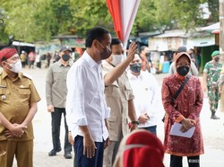 Saat Jokowi Tanya Warga Sambil Tunjuk Prabowo: Kenal Siapa Beliau?